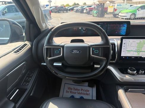 Used 2025 Ford Expedition Platinum AWD/4WD image 19