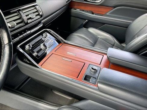 Used 2024 Lincoln Navigator Reserve image 16