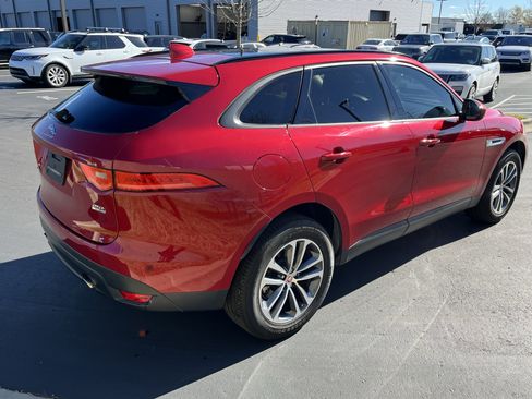Used 2018 Jaguar F-PACE Premium image 8