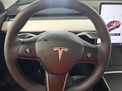Used 2021 Tesla Model Y Long Range image 9