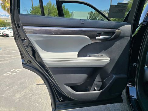 New 2026 Toyota Highlander Limited AWD/4WD image 19
