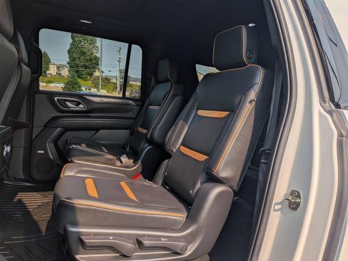 Used 2021 GMC Yukon XL AT4 w/ Technology Package AWD/4WD image 6