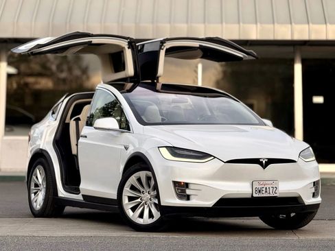 Used 2017 Tesla Model X 75D image 2