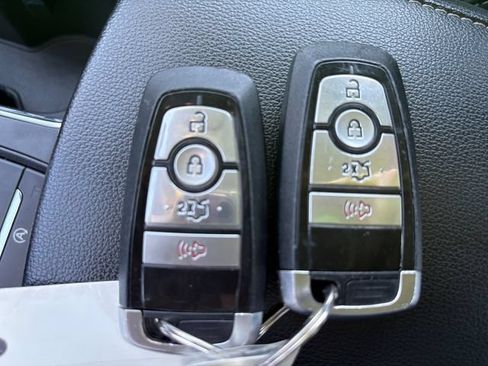 Used 2020 Ford Fusion SE FWD image 20