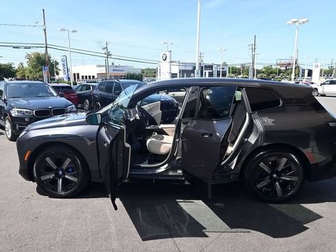 Used 2024 BMW iX xDrive50 w/ Sport Package AWD/4WD image 39