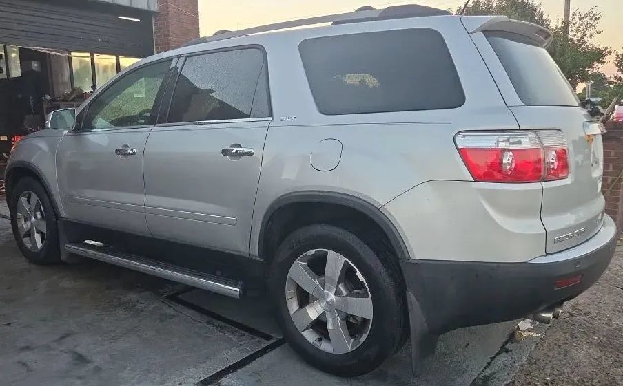 Used 2012 GMC Acadia SLT w/ LPO, 'HIT The Road' Package FWD image 3