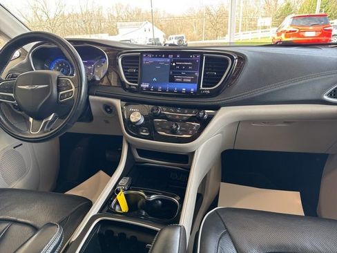 Used 2022 Chrysler Pacifica Limited image 29