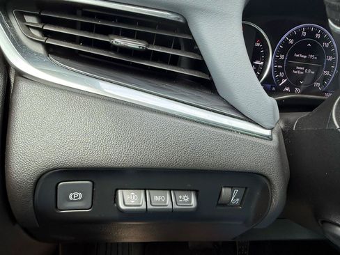 Used 2022 Buick Enclave Premium AWD/4WD image 32