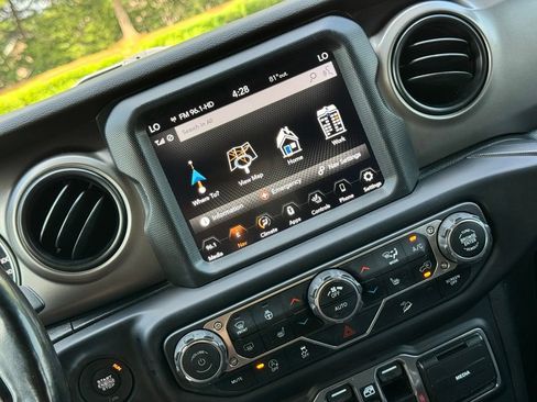 Used 2020 Jeep Wrangler Unlimited Sport S w/ Sun And Sound Package AWD/4WD image 32
