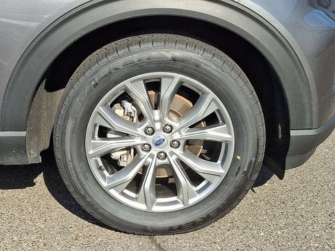 Used 2023 Ford Explorer XLT w/ Equipment Group 202A AWD/4WD image 10