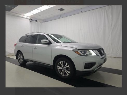 Used 2018 Nissan Pathfinder S FWD image 4