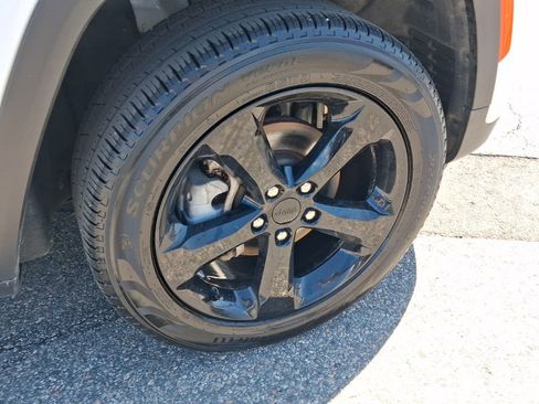 Certified 2023 Jeep Grand Cherokee Limited w/ Black Appearance Package AWD/4WD image 6