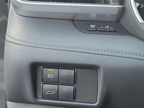 Used 2022 Toyota Highlander XLE image 31