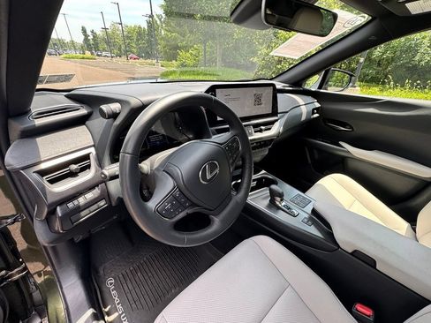 Used 2025 Lexus UX 300h AWD image 10