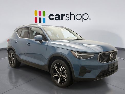 Used 2025 Volvo XC40 B5 Core image 5
