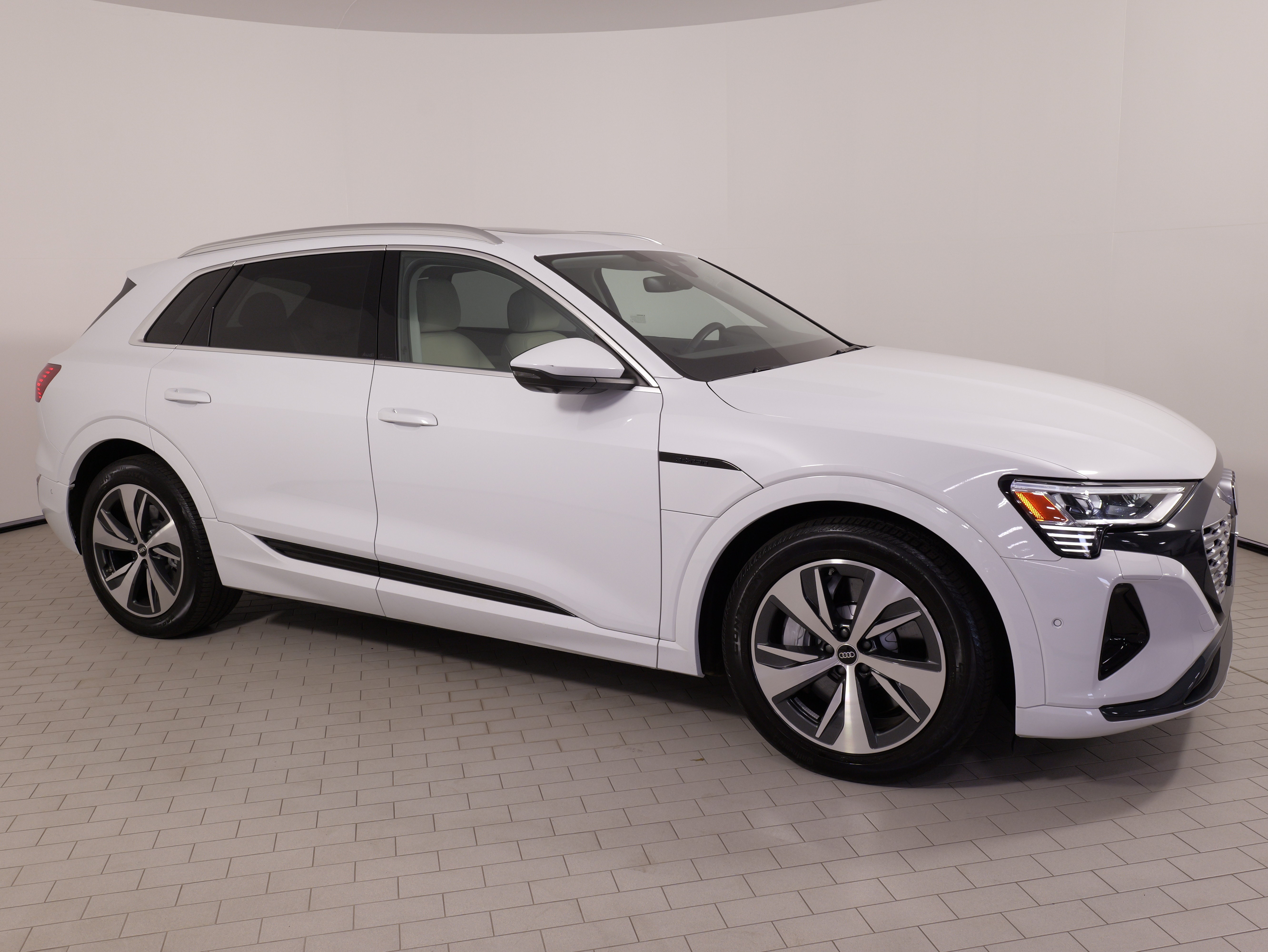 Used 2024 Audi Q8 e-tron Premium Plus w/ Premium Plus Package AWD/4WD image 8
