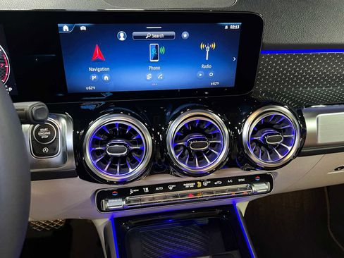 Used 2025 Mercedes-Benz GLB 250 image 27