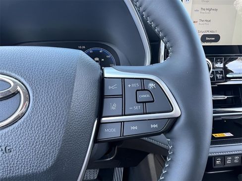 Certified 2025 Toyota Highlander Limited image 19