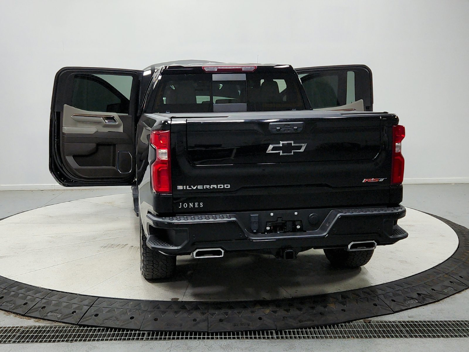 Used 2024 Chevrolet Silverado 1500 RST AWD/4WD image 15