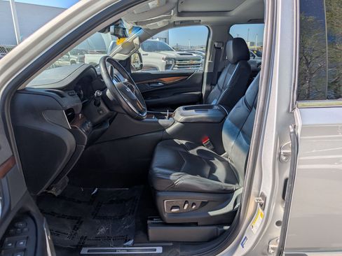Used 2019 Cadillac Escalade ESV Luxury image 23