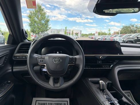 Used 2023 Toyota Crown w/ Carpet Mat Package (TMS) AWD/4WD image 20