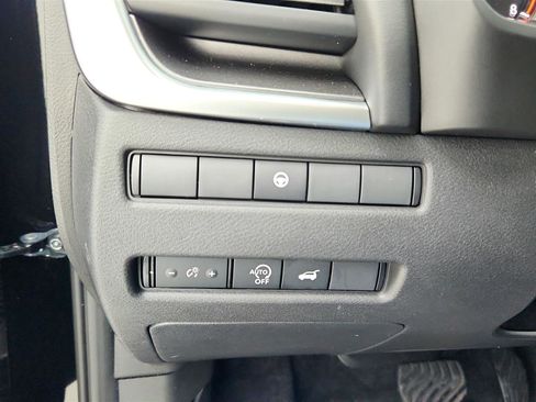 Used 2025 Nissan Rogue SV FWD image 37