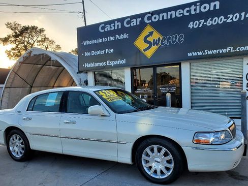 Used 2006 Lincoln Town Car Signature Limited image 5