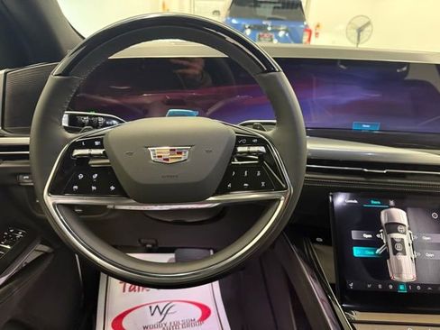 Used 2026 Cadillac Escalade ESV Sport w/ Touring Package image 19