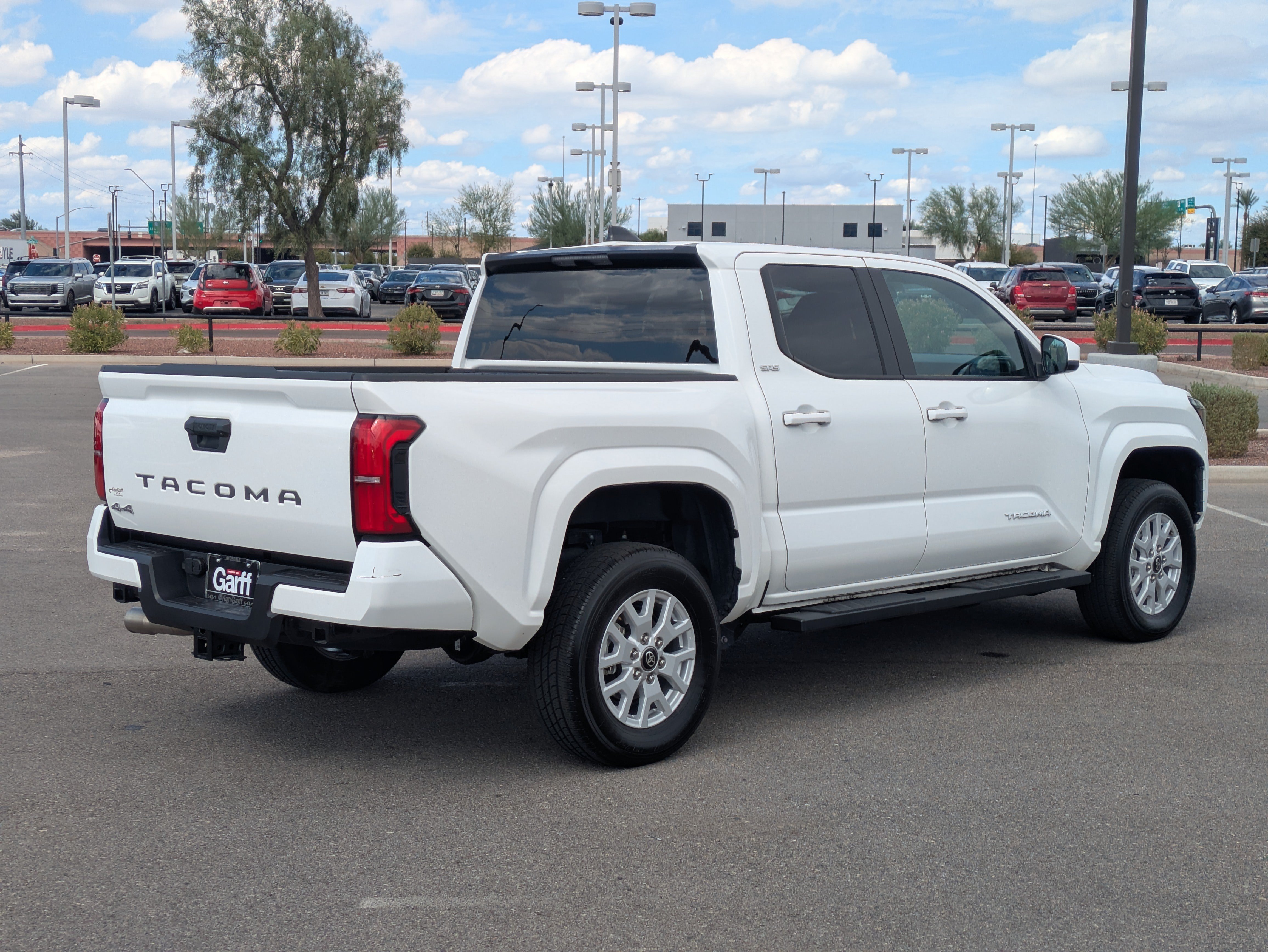 Used 2025 Toyota Tacoma SR5 AWD/4WD image 5