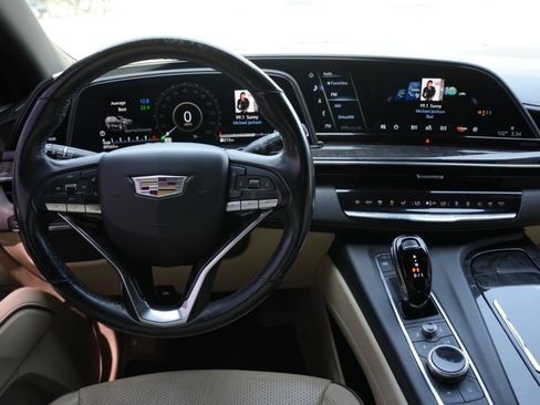 Used 2021 Cadillac Escalade Premium Luxury RWD image 10