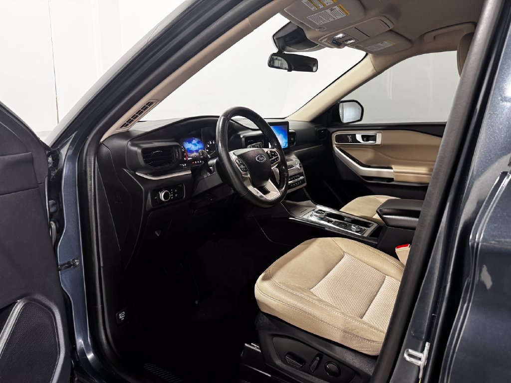 Used 2023 Ford Explorer XLT AWD/4WD image 17