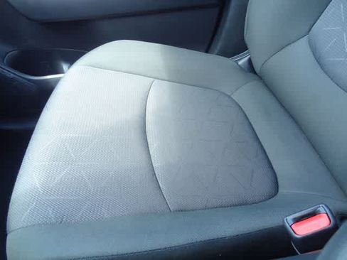 Used 2025 Toyota RAV4 XLE FWD image 28