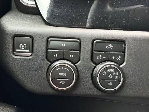 Used 2024 Chevrolet Silverado 2500 LT w/ Convenience Package image 12