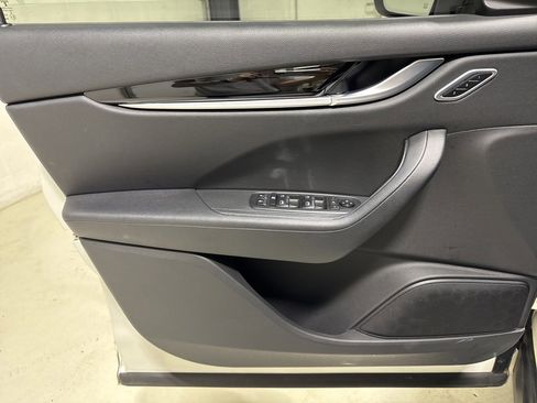 Used 2021 Maserati Levante image 17