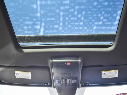 Used 2020 Volkswagen Atlas Cross Sport SEL image 16