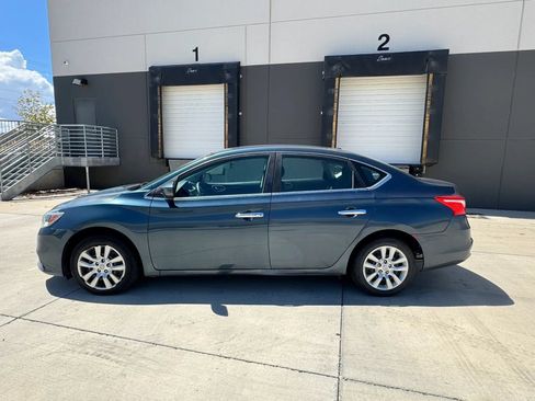 Used 2017 Nissan Sentra SV FWD image 2