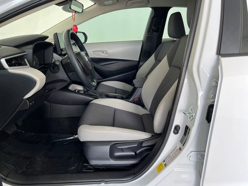 Used 2025 Toyota Corolla LE w/ Convenience Package image 11