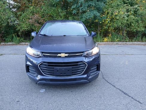 Used 2019 Chevrolet Trax LS image 2