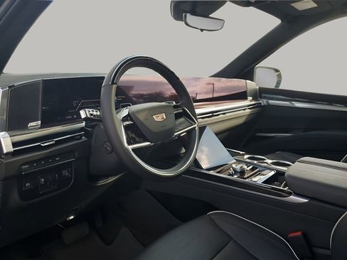 Certified 2025 Cadillac Escalade Premium Luxury image 32