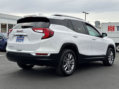 Used 2022 GMC Terrain SLT image 13