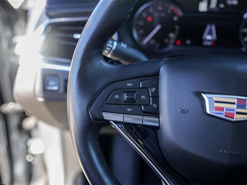 Used 2025 Cadillac XT6 Premium Luxury image 14