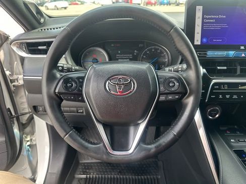 Used 2023 Toyota Venza XLE AWD/4WD image 14