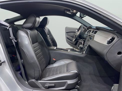 Used 2010 Ford Mustang Coupe image 12
