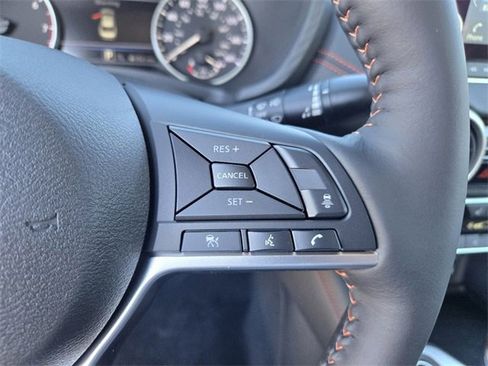 Used 2025 Nissan Sentra SR w/ SR Premium Package image 17