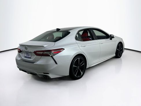 Used 2018 Toyota Camry XSE image 5