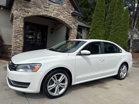 Used 2014 Volkswagen Passat TDI SE FWD image 3