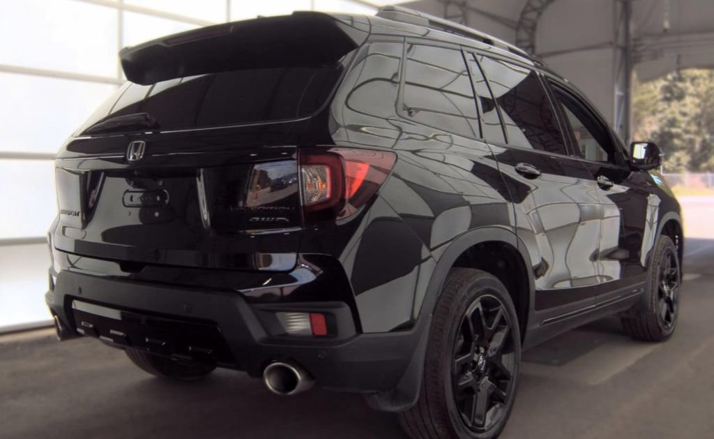 Used 2024 Honda Passport Black Edition image 4