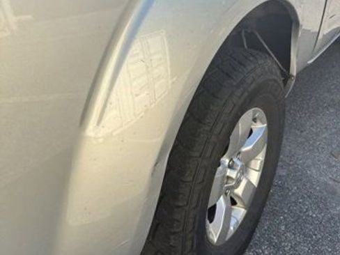 Used 2011 Nissan Frontier SV w/ SV Premium Utility Pkg image 8