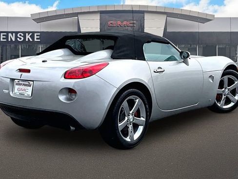 Used 2007 Pontiac Solstice Convertible w/ Premium Package image 2