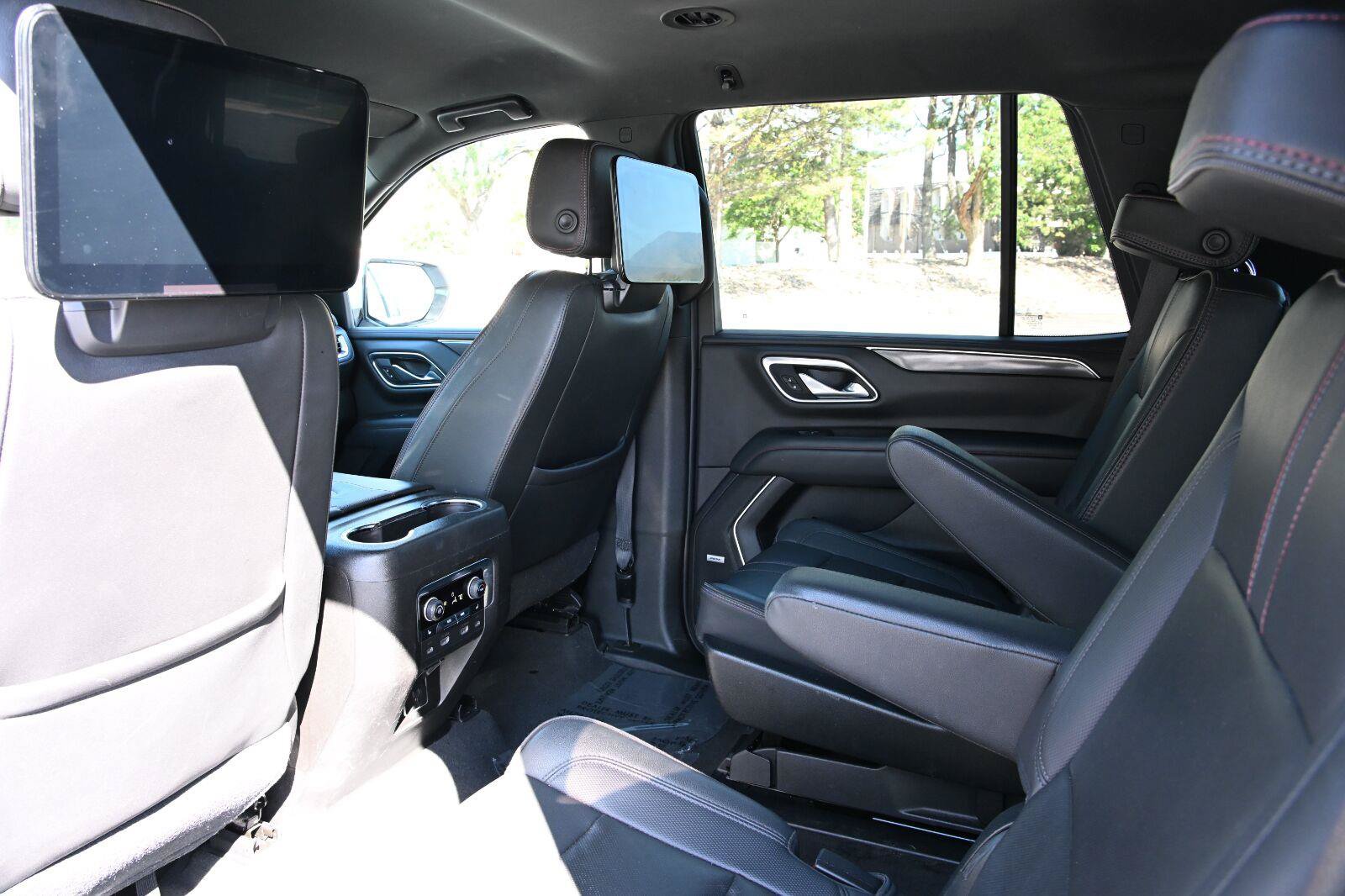 Used 2021 Chevrolet Tahoe RST w/ Luxury Package AWD/4WD image 17
